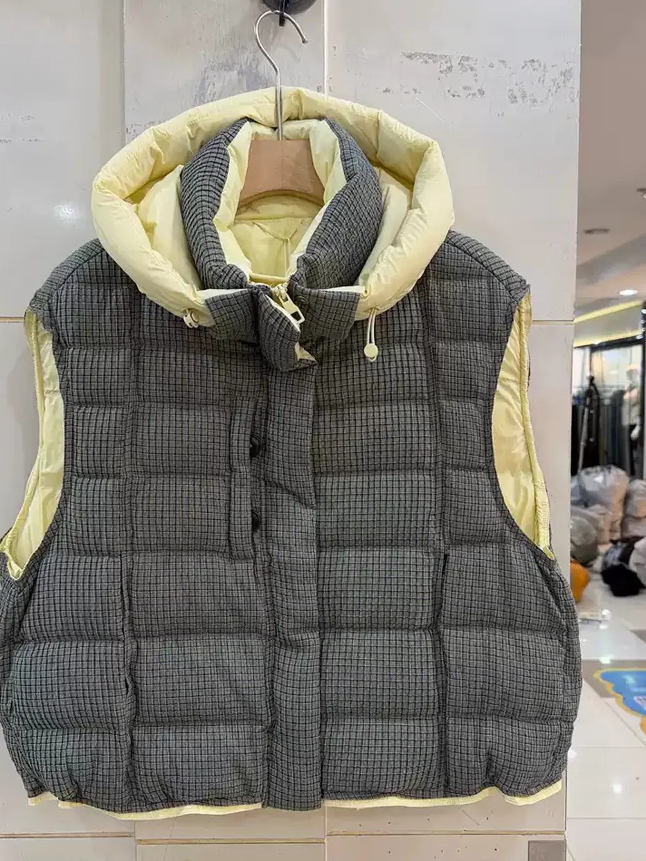 Women's checked hooded down vest · 98059