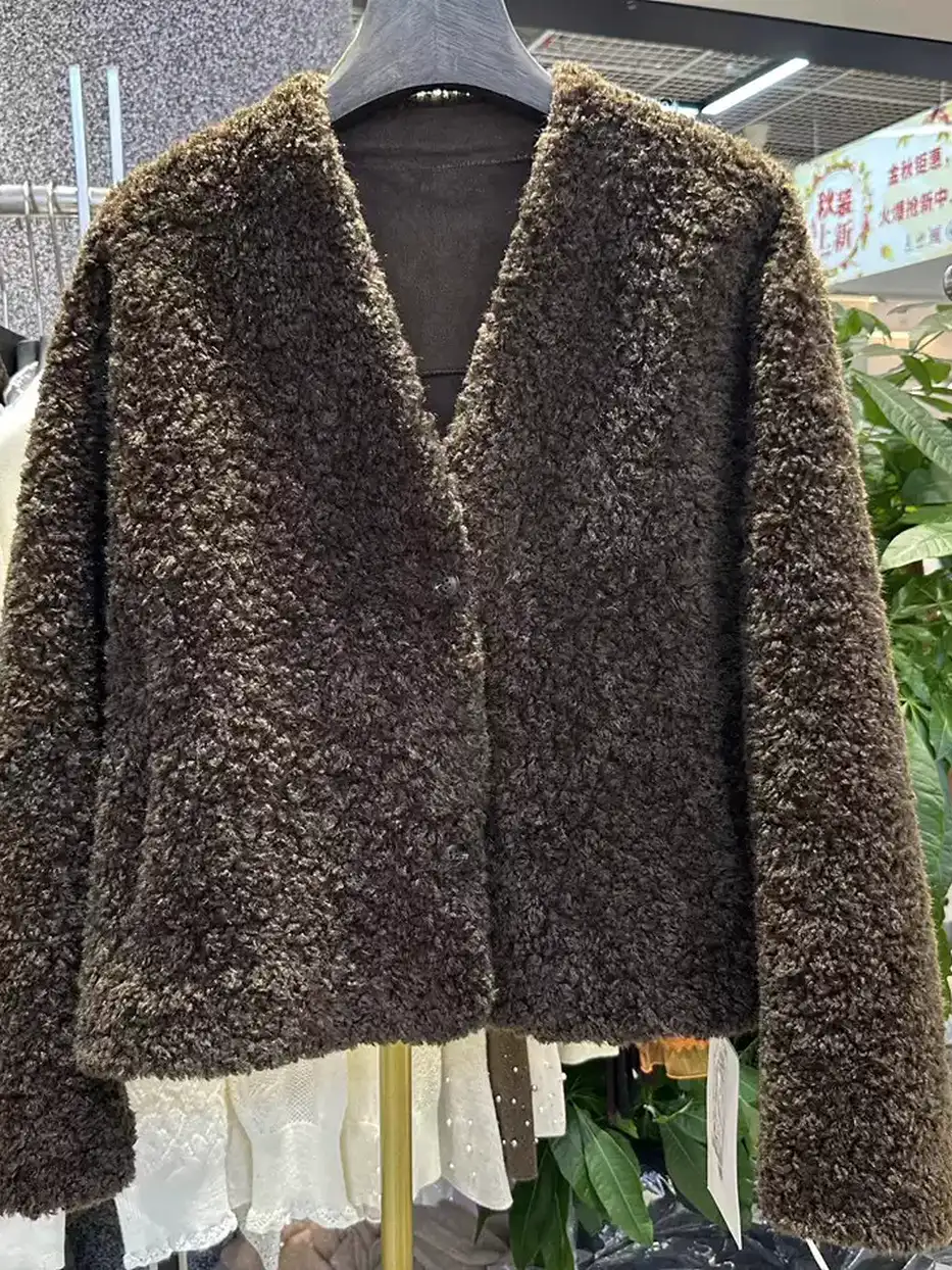 Women's single-breasted V-neck fur jacket — Style 26536