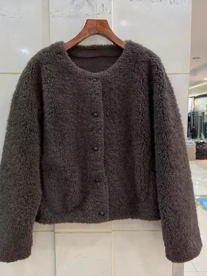 Women's single-breasted crew-neck fur jacket — Style 26620