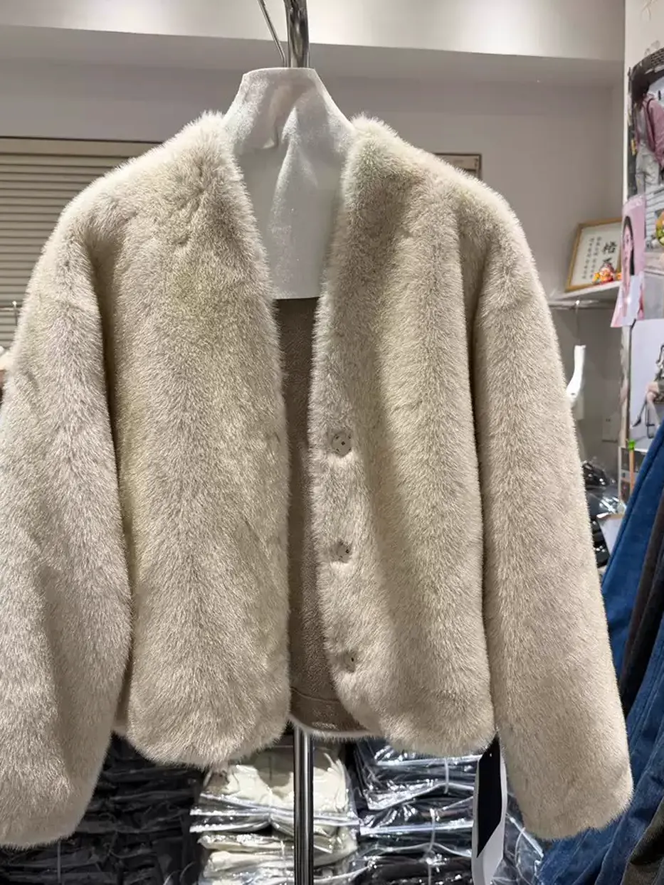 Women's single-breasted V-neck shearling fur jacket — Style 689100