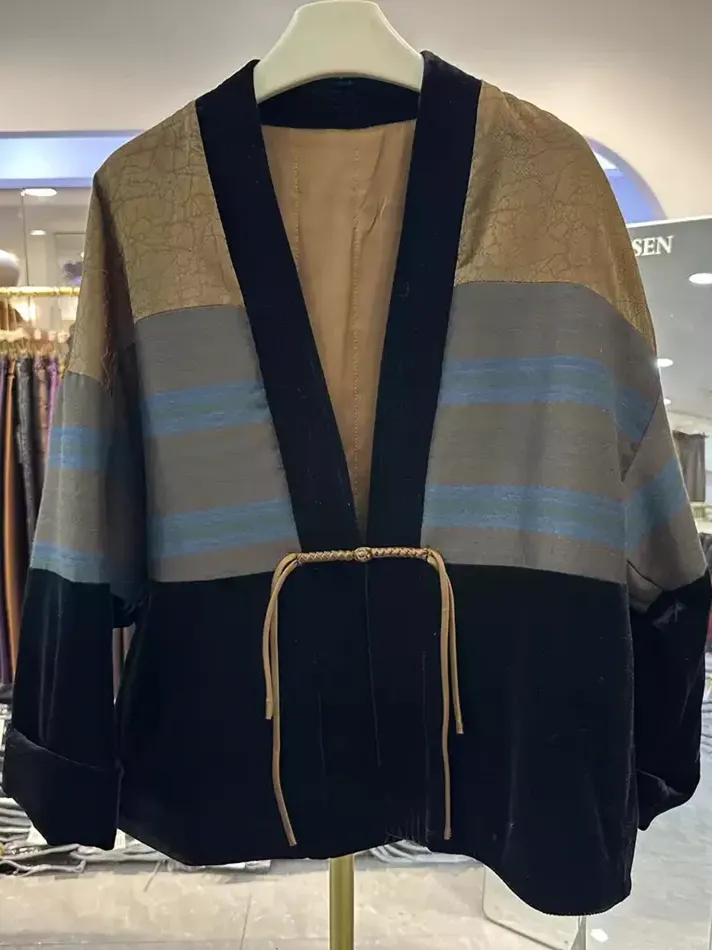 Women's panelled v-neck velvet jacket — Style W-26135
