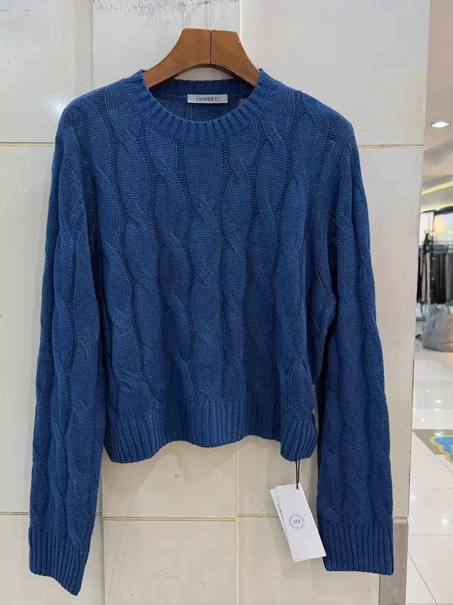 Women's cable-knit crew-neck sweater · 98059