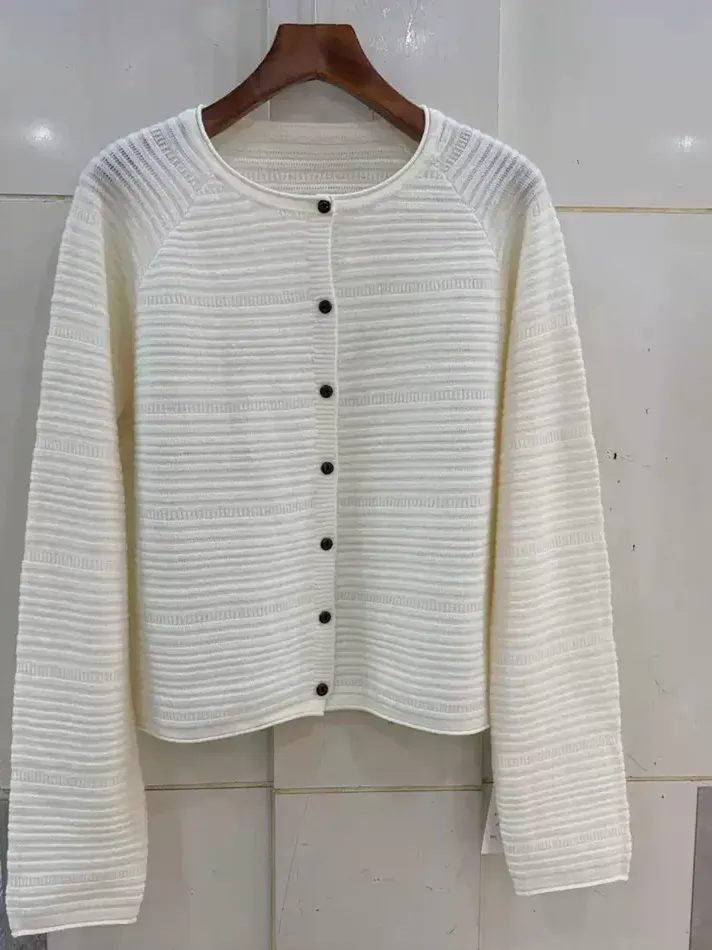 Women's single-breasted crew-neck wool cardigan — Style 068-13188