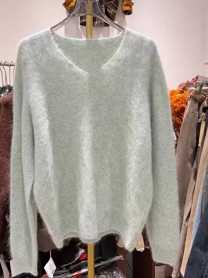 Women's v-neck long-sleeve knit sweater — Style 25930