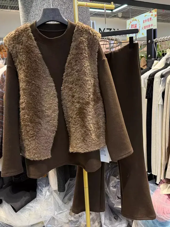 Women's fur flare vest — Style 26850