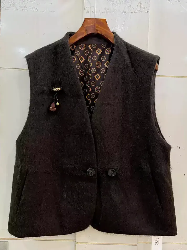 Women's v-neck wool cropped vest — Style 26Q055