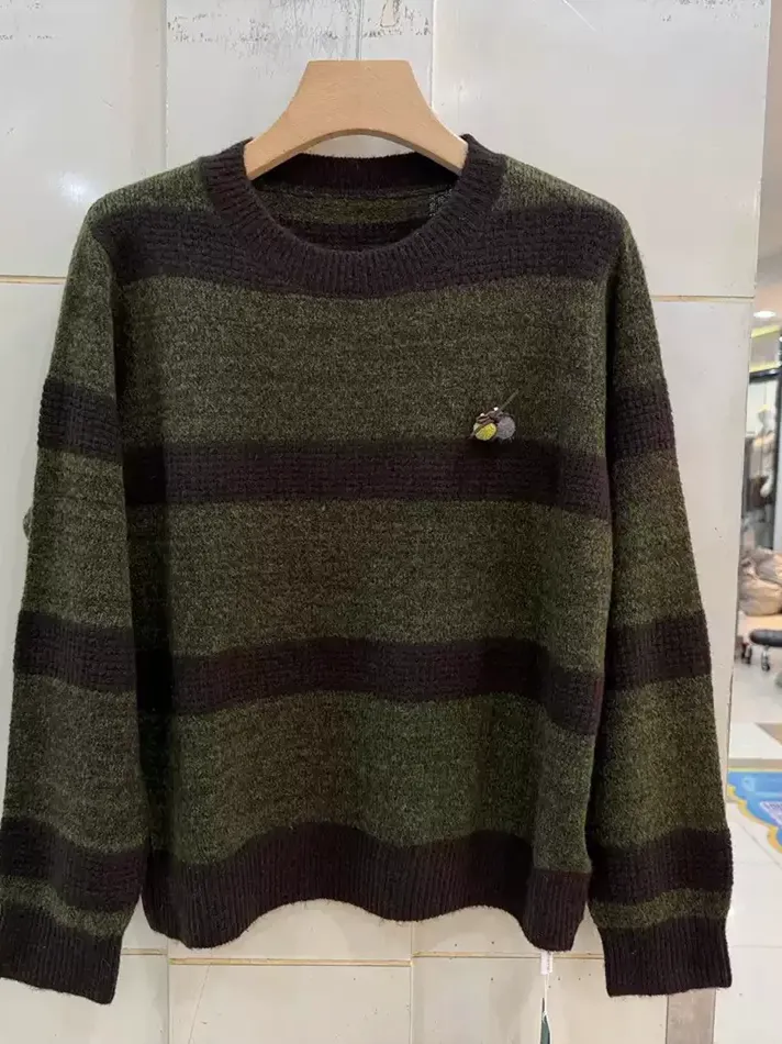 Women's colour-block crew-neck relaxed knit sweater — Style 307-8736
