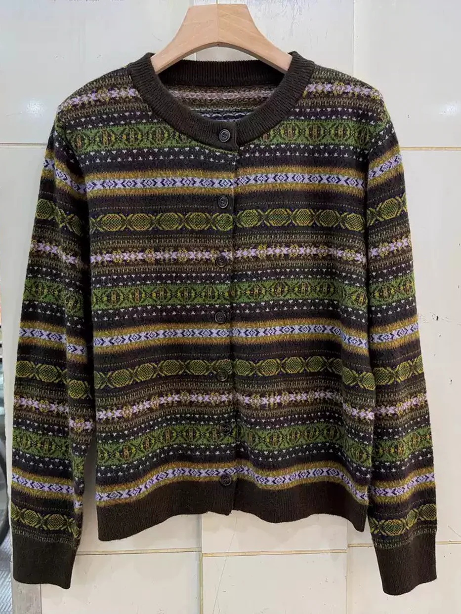 Single-breasted crew-neck knit sweater — Style 6021
