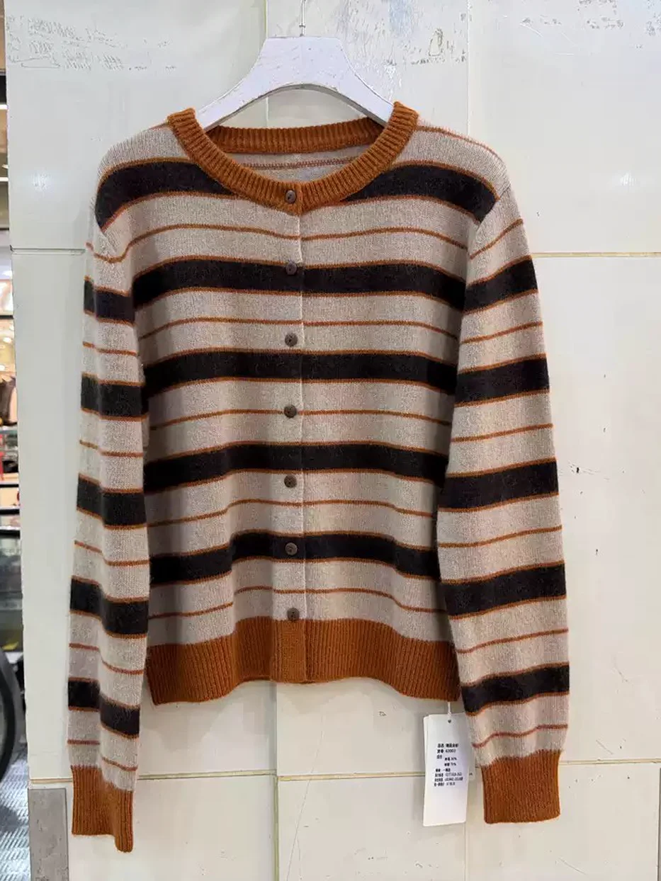 Single-breasted wool knit cardigan, relaxed fit — autumn-winter · 62003