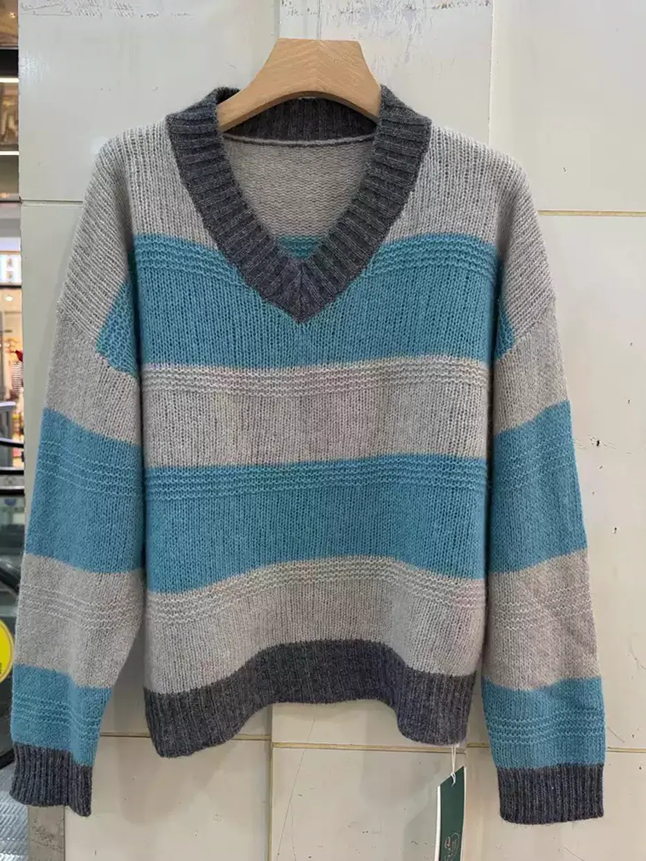 Women's colour-block striped V-neck knit top · 98059