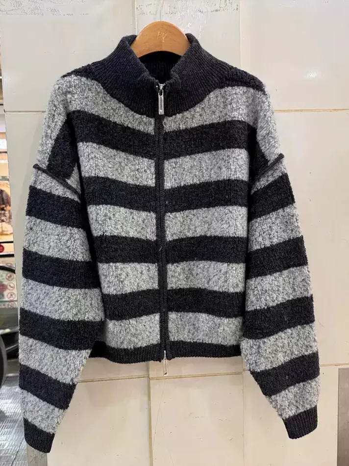 Women's colour-block stand-collar wool knit cardigan — Style 69362