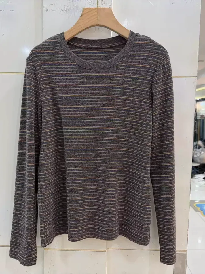 Women's grey crew-neck knit sweater — Style 81183