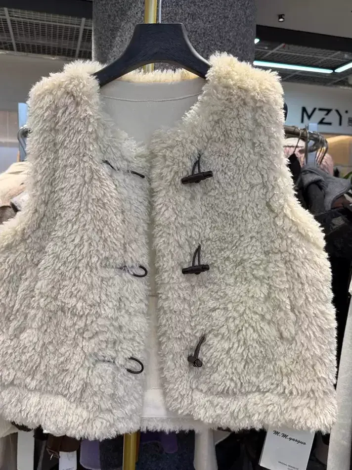 Women's single-breasted fur vest — Style 88810