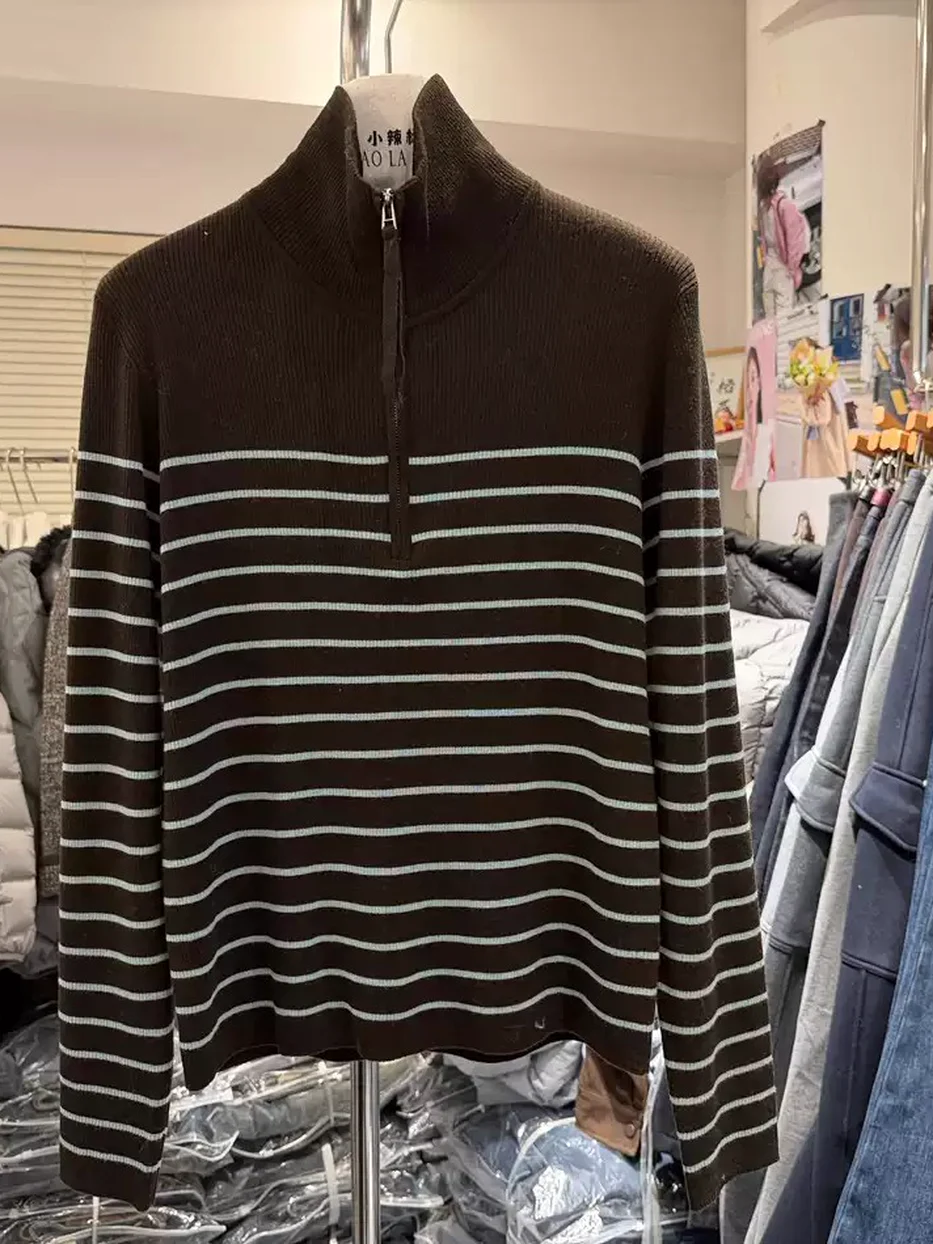 Women's colour-block striped zip knit top · 98059