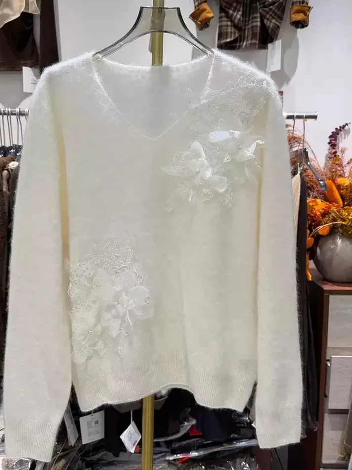 Women's v-neck wool knit sweater — Style 9919
