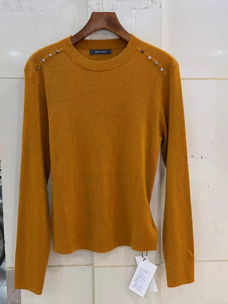 Women's button-front crew-neck sweater · 98059