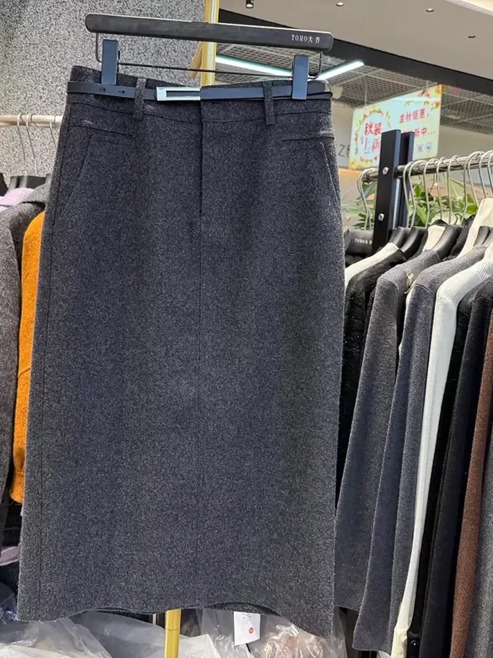 Women's slim skirt — Style 6930