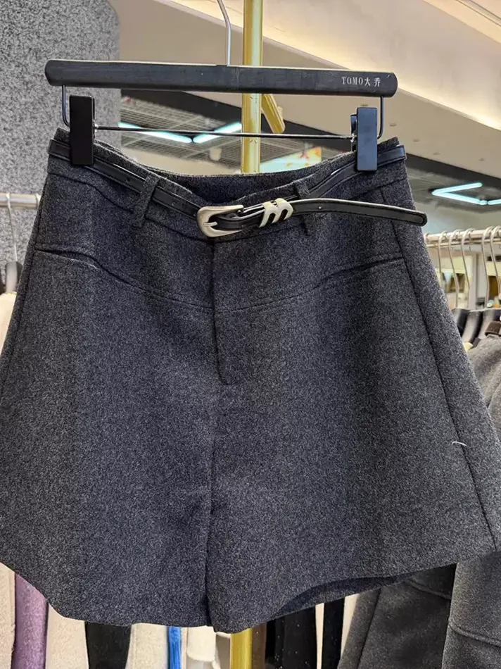 Women's high-rise casual shorts — Style 6926