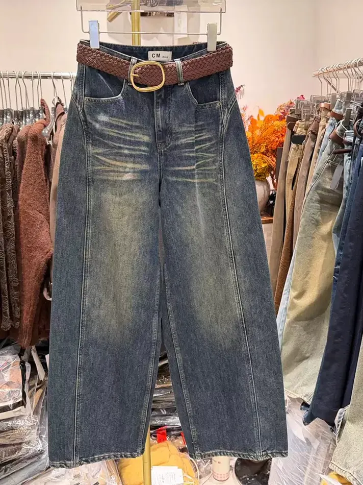Women's curved-leg jeans — Style SS37